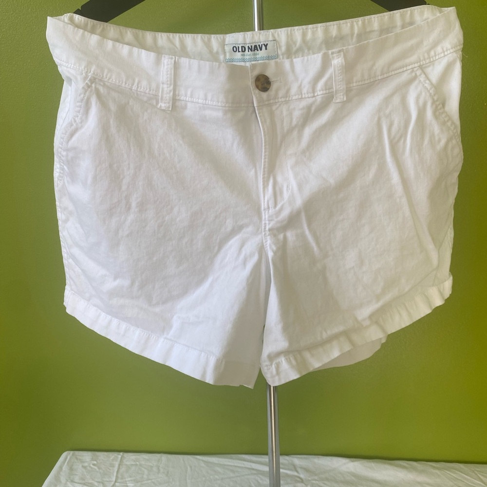 Old Navy White Bermuda Shorts Casual Cotton